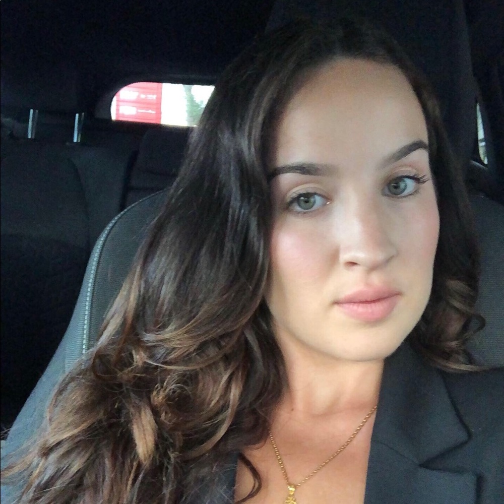 Meet your Posher, Alexandra